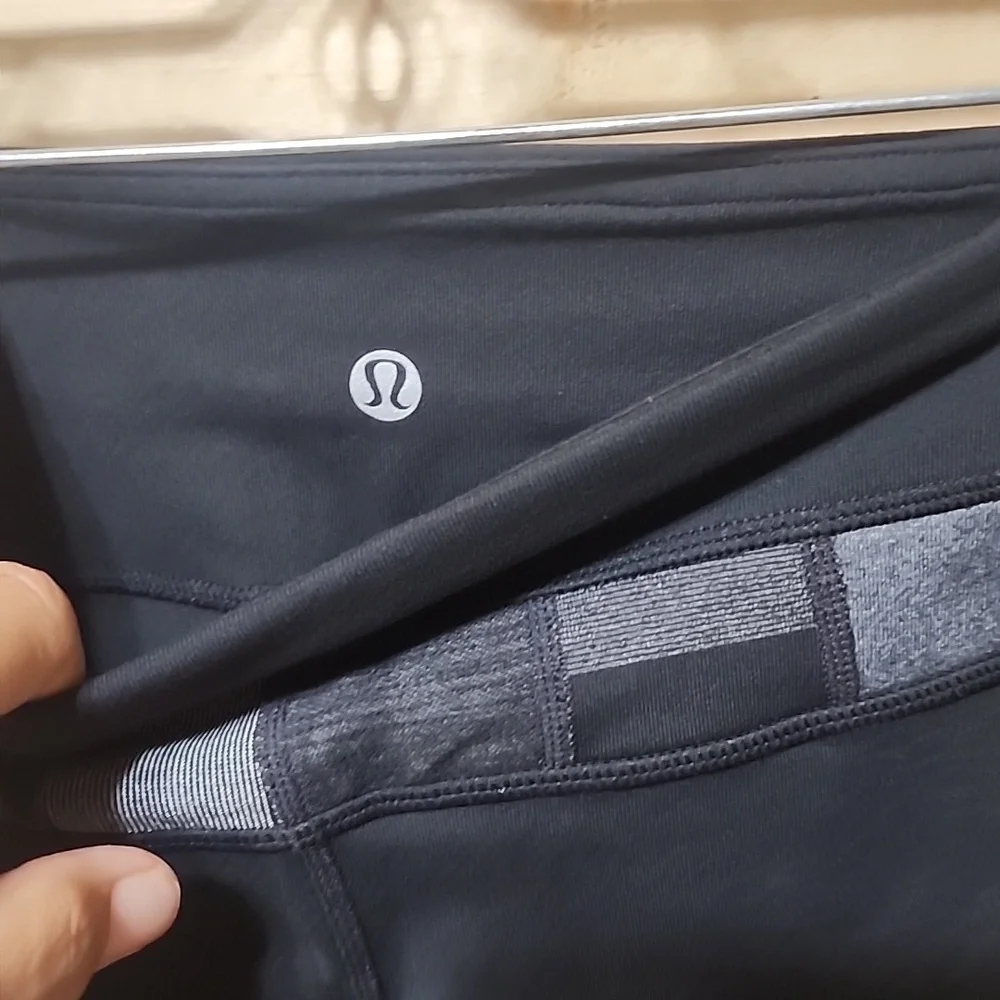 Lululemon Groove Crop Reversible Leggings  size 4